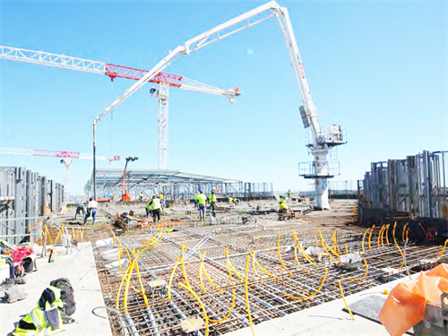 建筑工程必備機(jī)械，混凝土布料機(jī)。